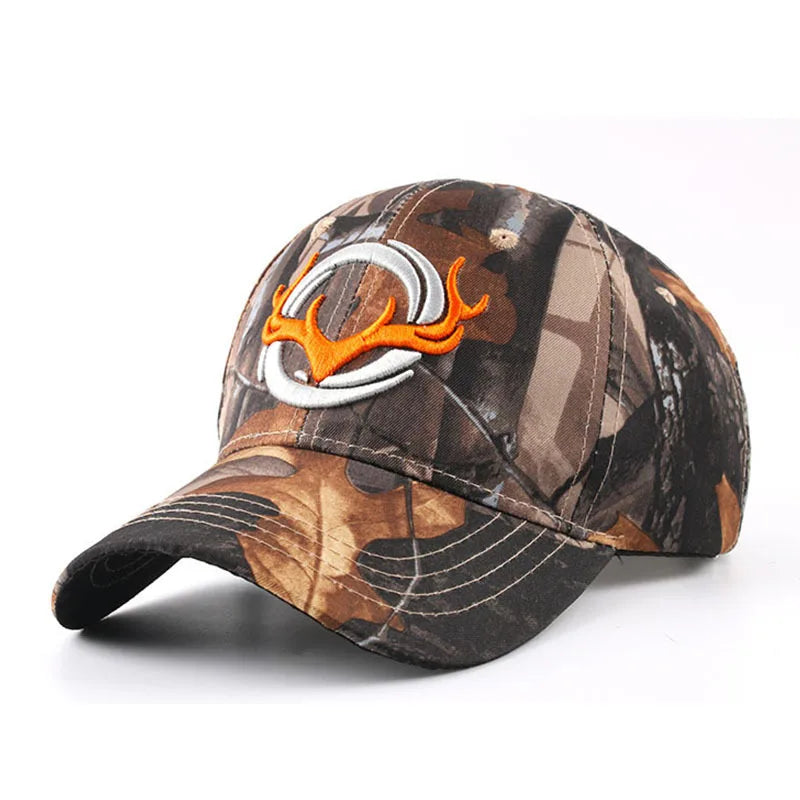 Gorra Camuflada con Visera Curva y Bordado de Cornamenta